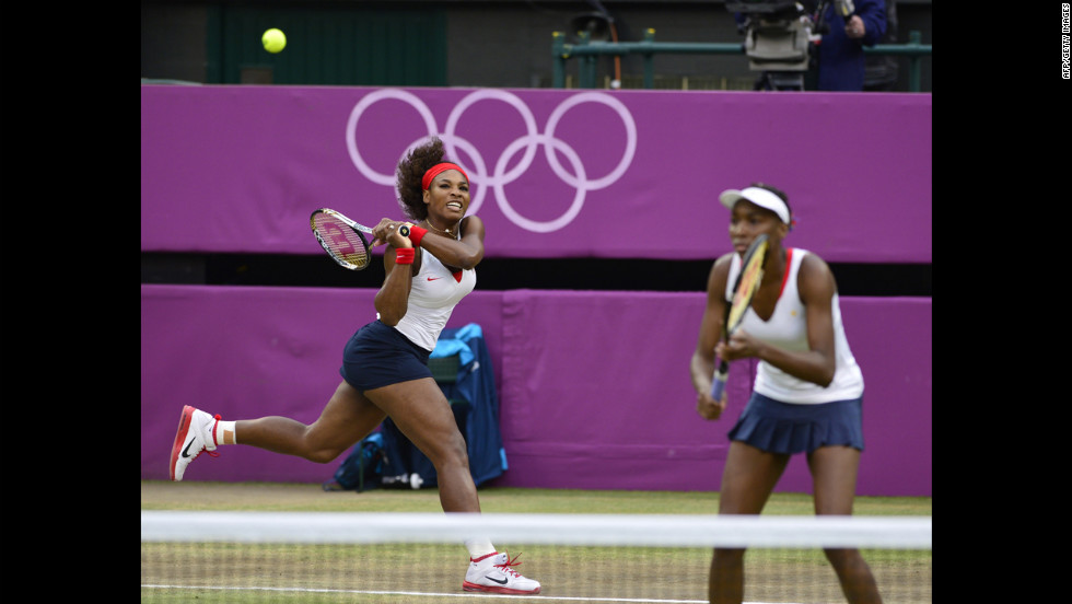 Serena Williams, left, and Venus Williams play the Czech Republic&#39;s Andrea Hlavackova and Lucie Hradecka at the women&#39;s doubles gold medal match.