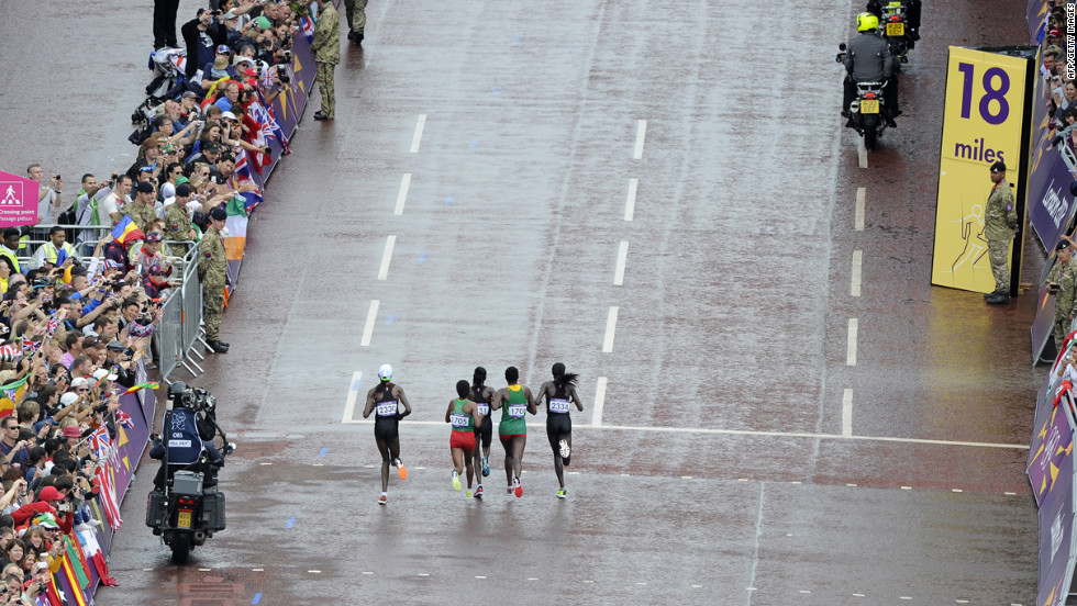 Left to right: Kenya&#39;s Priscah Jeptoo, Ethiopia&#39;s Mare Dibaba, Kenya&#39;s Mary Jepkosgei Keitany, Ethiopia&#39;s Tiki Gelana and Kenya&#39;s Edna Ngeringwony Kiplagat lead the pack in the women&#39;s marathon. Gelana would go on to win the gold medal.