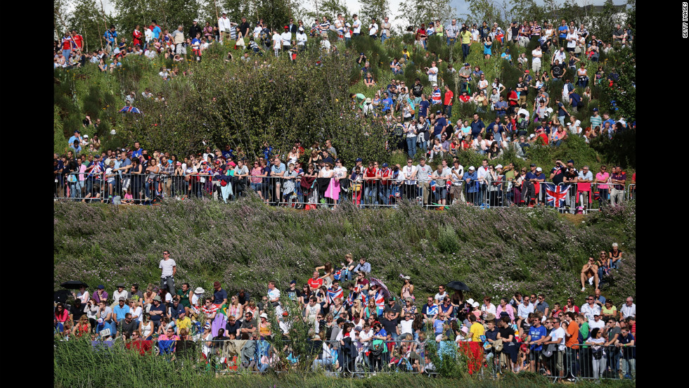 Crowds gather in  Olympic Park on Day 9 to watch Andy Murray on the big screens win his gold medal in the men&#39;s singles tennis match.