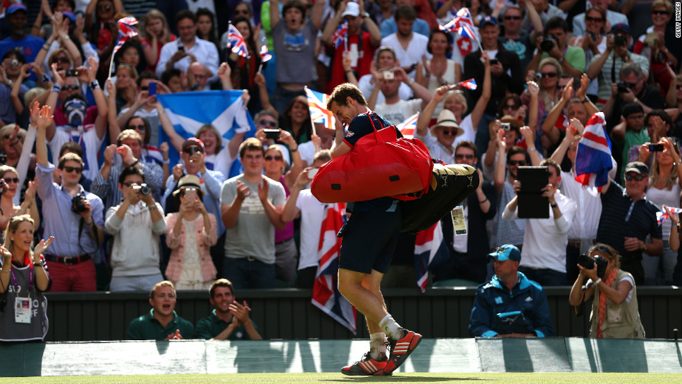 Andy Murray of Great Britain walks off the court after defeating Roger Federer of Switzerland and winning the gold medal in the men&#39;s singles tennis competition.