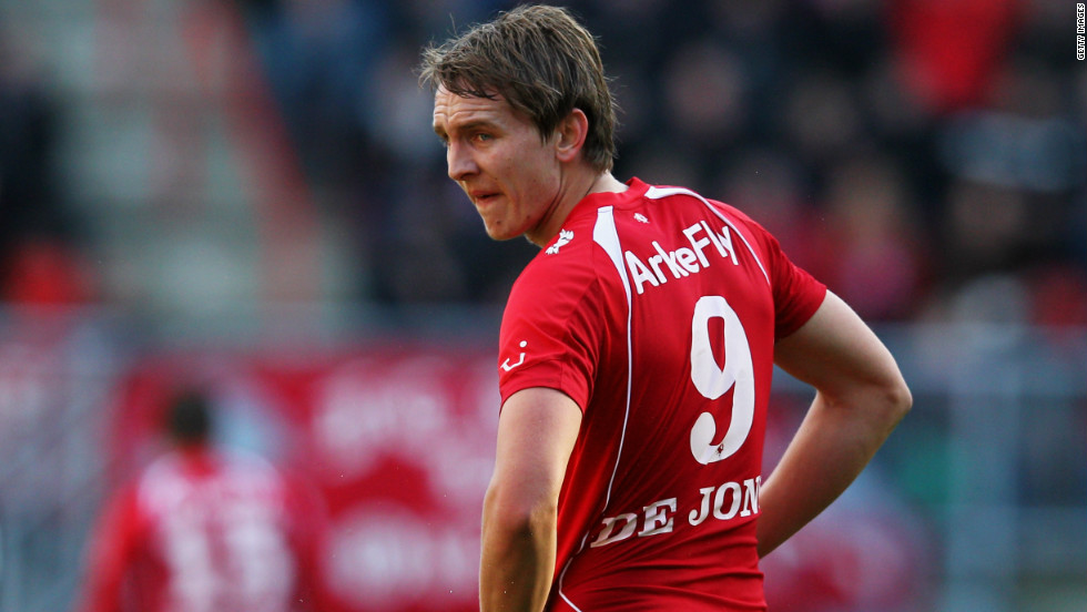 &lt;strong&gt;FC Twente to Borussia Monchengladbach&lt;/strong&gt;After much interest from all corners of Europe, FC Twente&#39;s top-scoring target man Luuk de Jong decided to join Borussia Monchengladbach in an $18. 5 million deal. The 21-year-old, who scored 25 goals in 32 appearances last season, went to Euro 2012 but did not appear for the Netherlands.