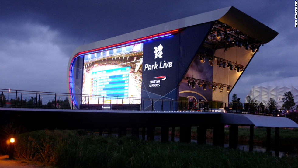 Though night was falling, and a little rain was too, the live broadcast in the Olympic Park continued ...