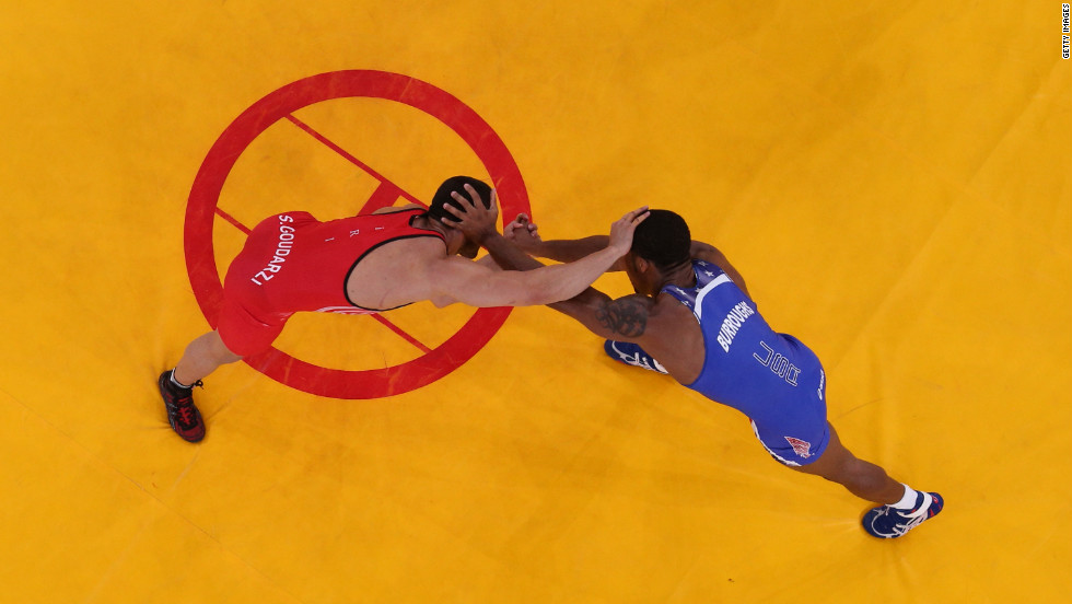 Burroughs, in blue, competes with Goudarzi in the gold medal match.