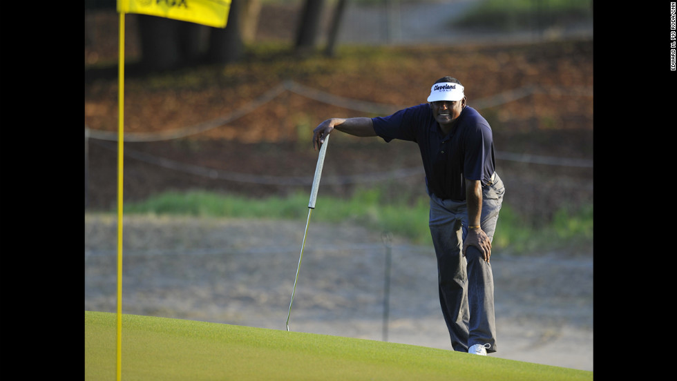 Vijay Singh, who started the day near the top of the leaderboard, ponders his options before making a putt on the back nine on Sunday.