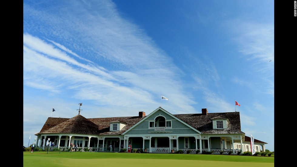 The Ocean Course&#39;s Shingle-style clubhouse overlooks the 18th green. The course previously hosted the 1991 Ryder Cup.