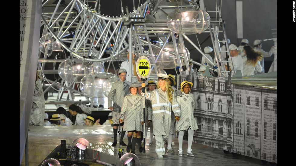 Actors perform during the closing ceremony.