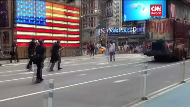 Police Shoot Knife Wielding Man Near Times Square Cnn