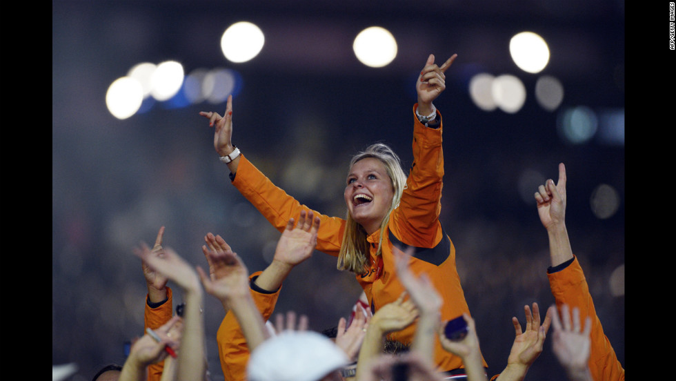 Dutch athletes parade during the closing ceremony.