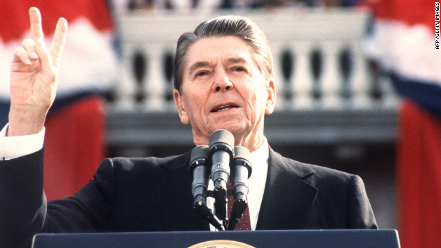 1984: Reagan jokes about Mondale&#39;s youth