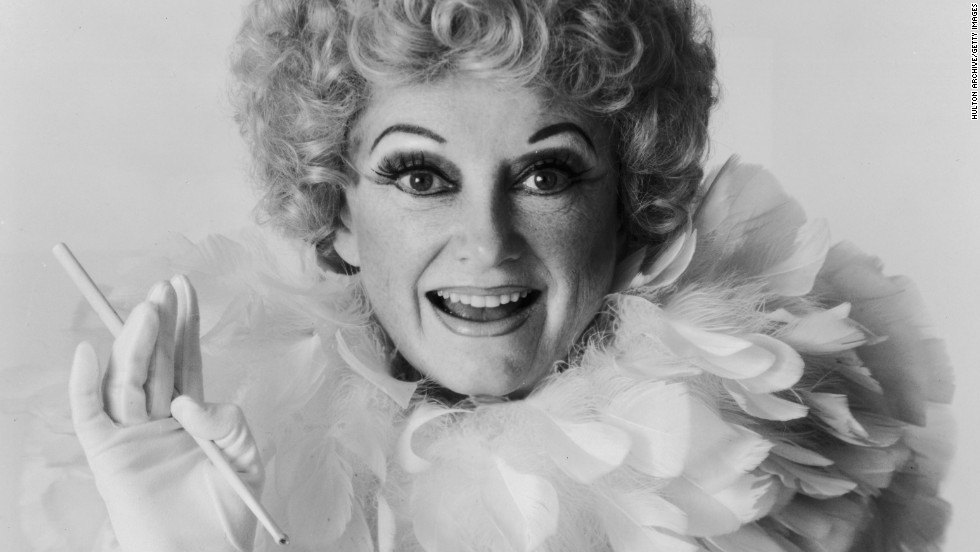 Comedian Phyllis Diller Dies With A Smile On Her Face Cnn