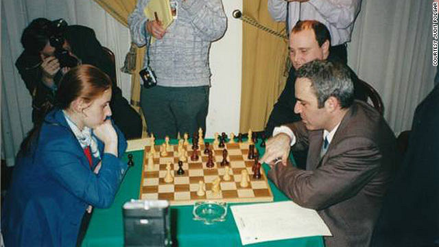 Polgár and Kasparov play in Spain in 2001.