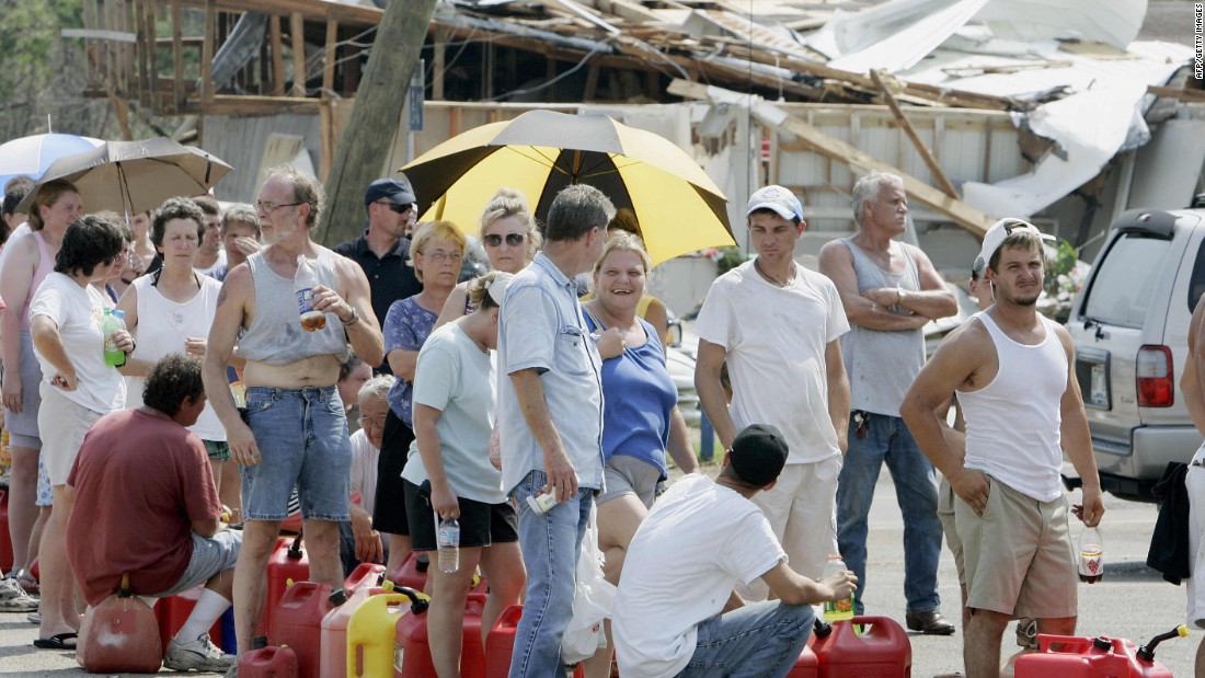 Residents of Saucier, Mississippi, line up to get gas on August 31, 2005. 