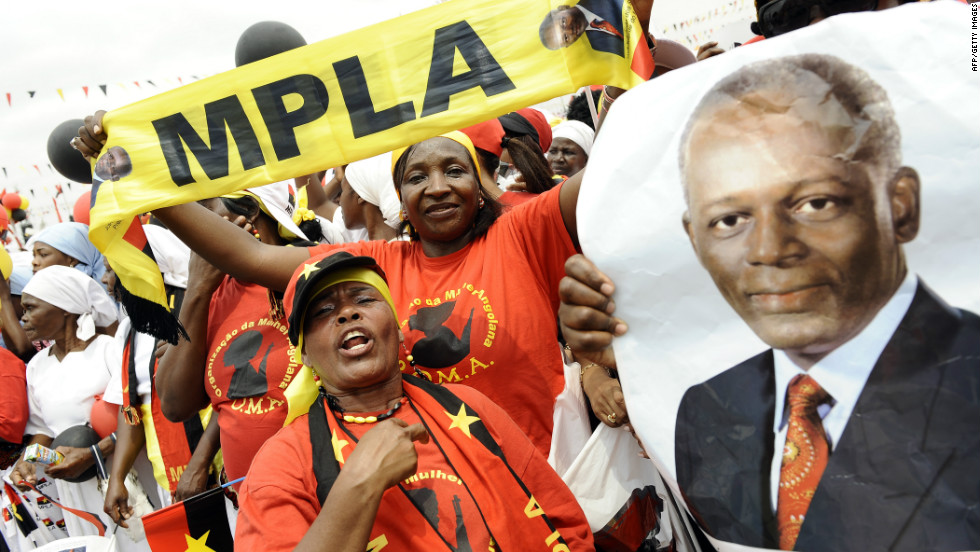 MPLA supporters attend Wednesday the final rally of President dos Santos in Kilamba Kaixi on the outskirts of Luanda, Angola&#39;s capital. 