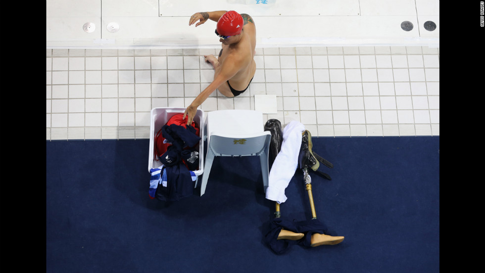 British swimmer Anthony Stephens prepares for the men&#39;s 50-meter freestyle final.
