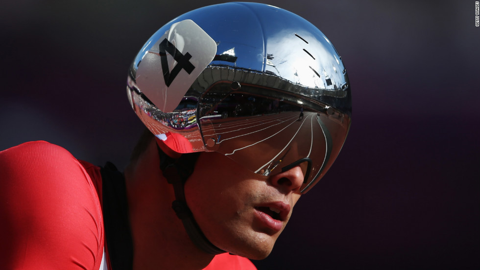 Marcel Hug of Switzerland competes in the men&#39;s 800-meter T54 round 1 heat 2 cycling event on Wednesday.