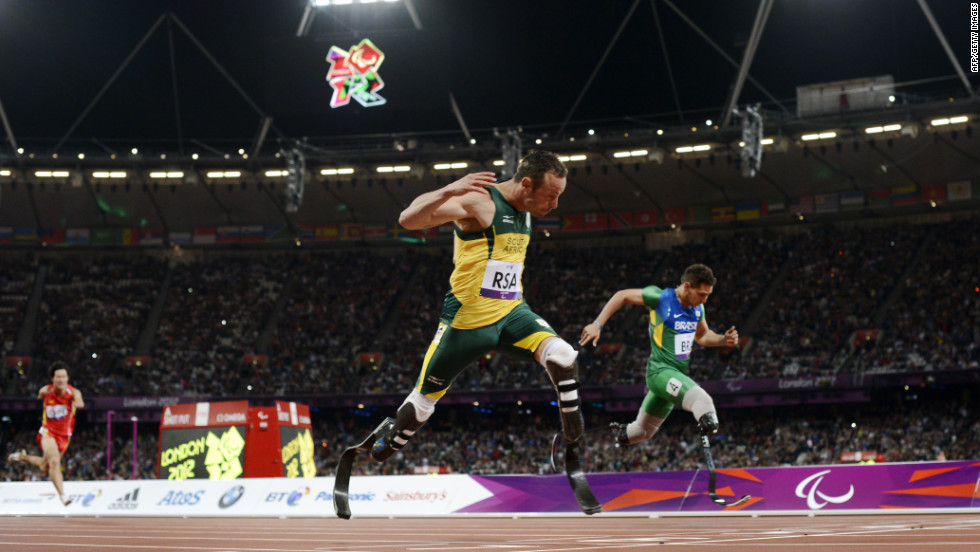 South Africa&#39;s Oscar Pistorius lunges toward the finish line ahead of Brazil&#39;s Alan Oliveira as he anchors his team to win the men&#39;s 4x100-meter relay T42-46 final and set a new world record on Thursday.