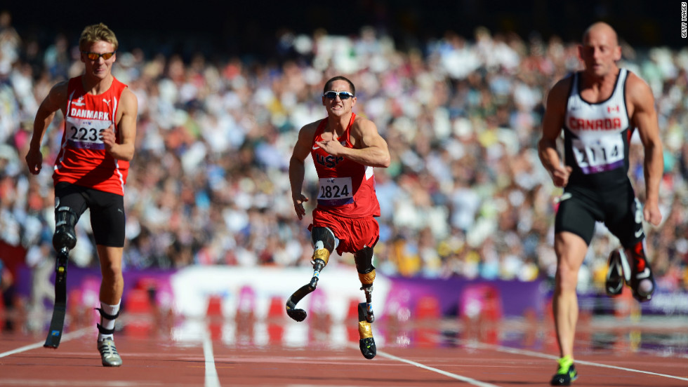 Rudy Garcia-Tolson, center, of the United States competes in the men&#39;s 100-meter T42 heats at the London 2012 Paralympic Gameson Friday.