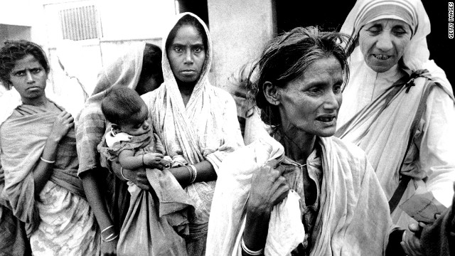 Mother Teresa of Calcutta, Head of the Sisters of Charity, working with some of the lepers in Calcutta on December 7, 1971.
