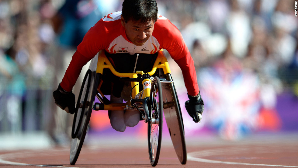 Toshihiro Takada of Japan competes in the men&#39;s 200-meter T52 heats on Saturday.