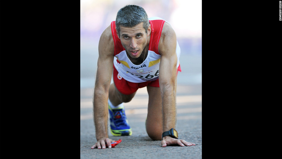 Spain&#39;s Alberto Suarez Laso reacts after finishing in first place in the men&#39;s marathon T12 in central London on Sunday.