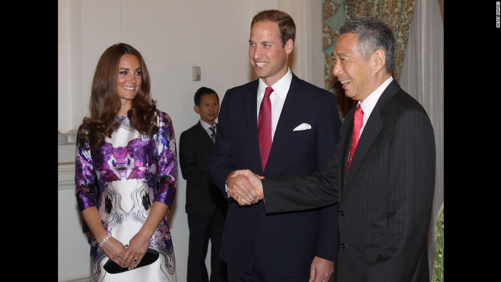 The Duke and Duchess of Cambridge meet Prime Minister Lee Hsien Loong at the Istana for a state dinner on the first day of their Diamond Jubilee tour in Singapore. &lt;a href=&quot;http://www.cnn.com/SPECIALS/world/photography/index.html&quot;&gt;See more of CNN&#39;s best photography&lt;/a&gt;.