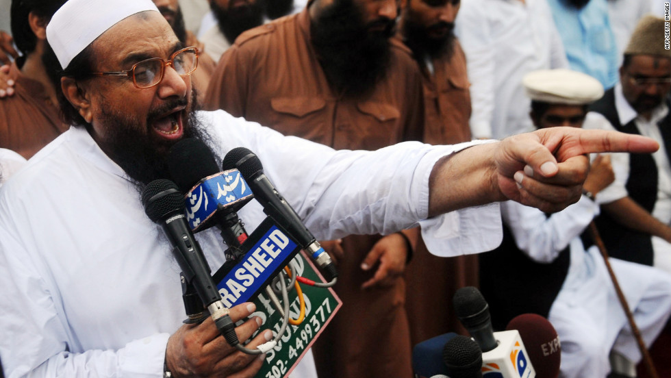 Hafiz Mohammad Saeed, head of Pakistan&#39;s outlawed Islamic hard-line group Jamaat ud Dawa, addresses supporters in Lahore on Sunday.