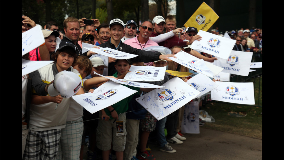 Fans wait for autographs during Thursday&#39;s practice round.