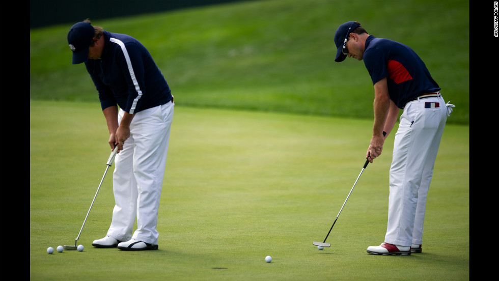 Zach Johnson, right, and Jason Dufner of the United States pratice putting on the 17th green Thursday.
