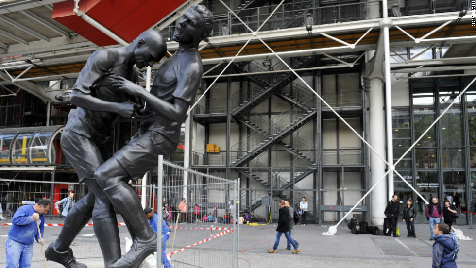 The moment French football superstar Zinedine Zidane headbutted Italy&#39;s Marco Materazzi in the 2006 World Cup final has been immortalized in a five meter bronze statue. The statue, positioned outside of Paris&#39; Pompidou Museum, is the work of Algerian-born artist Adel Abdessemed.