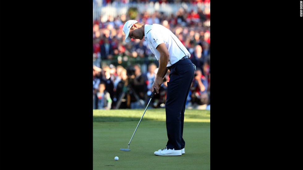 Martin Kaymer putts on the final hole Sunday to secure Europe&#39;s win.