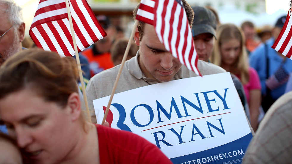 Romney supporters bow their heads in prayer during Thursday&#39;s event at the Augusta Expoland in Fishersville, Viriginia.