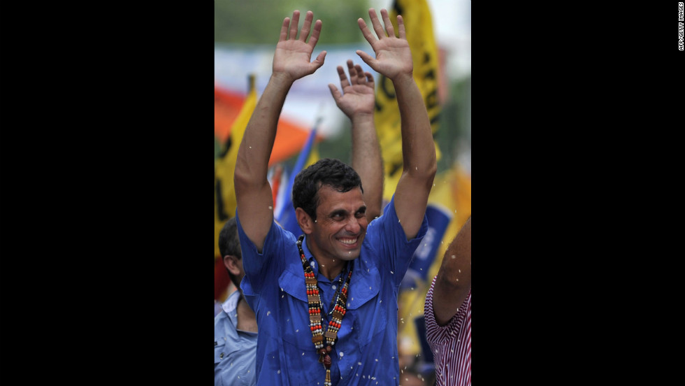 Capriles greets supporters during a Thursday&#39;s campaign rally in San Carlos.