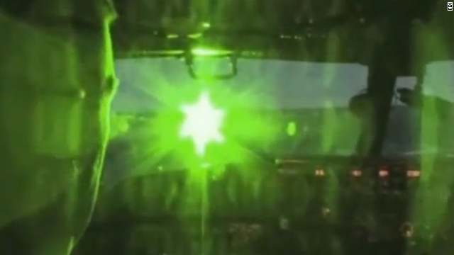 Laser pointers can&#39;t permanently damage pilots&#39; eyes, study says