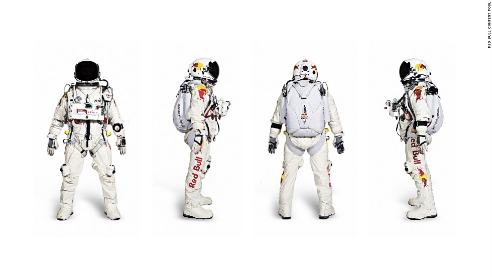 Baumgartner&#39;s pressurized flight suit and helmet restrict mobility and together weigh 100 pounds.