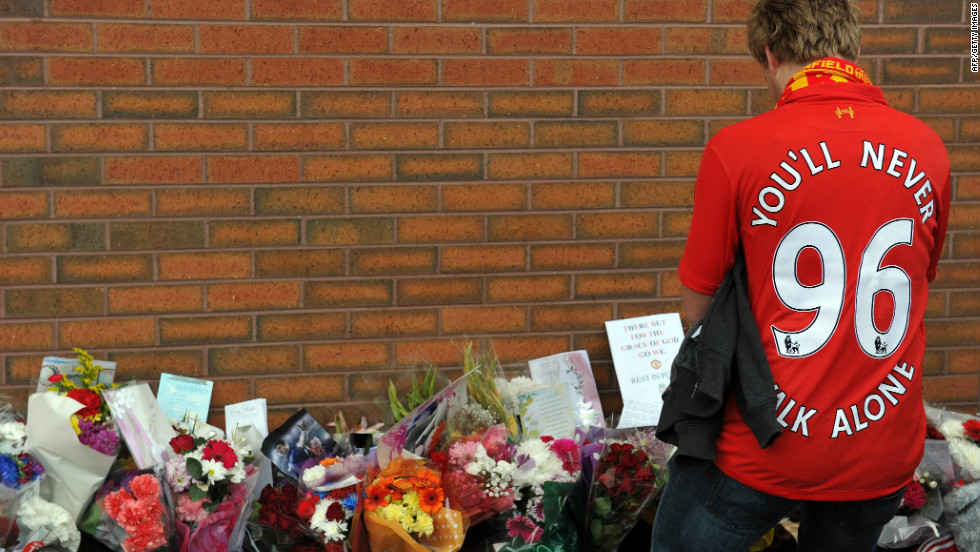 A Liverpool supporter pays his respects outside Anfield in September 2012, weeks before Britain&#39;s police watchdog said it would launch the biggest-ever independent inquiry into potential police wrongdoing after a damning report on the disaster.