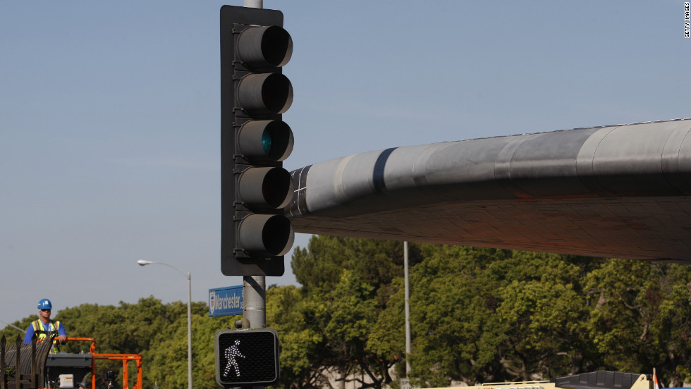 Endeavour passes between traffic lights with just a few inches to spare.