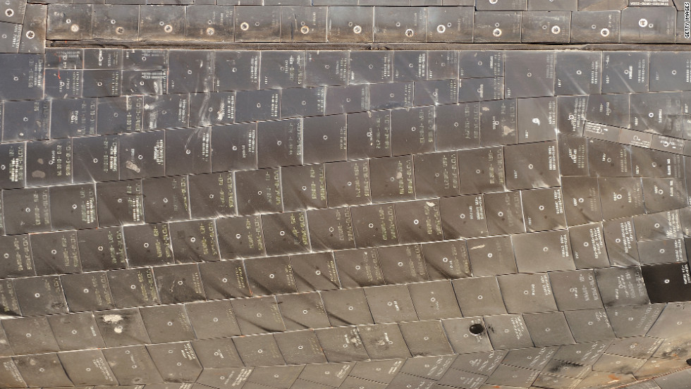 A detail of the tiles on the underside of Endeavour as it arrives at the Forum.