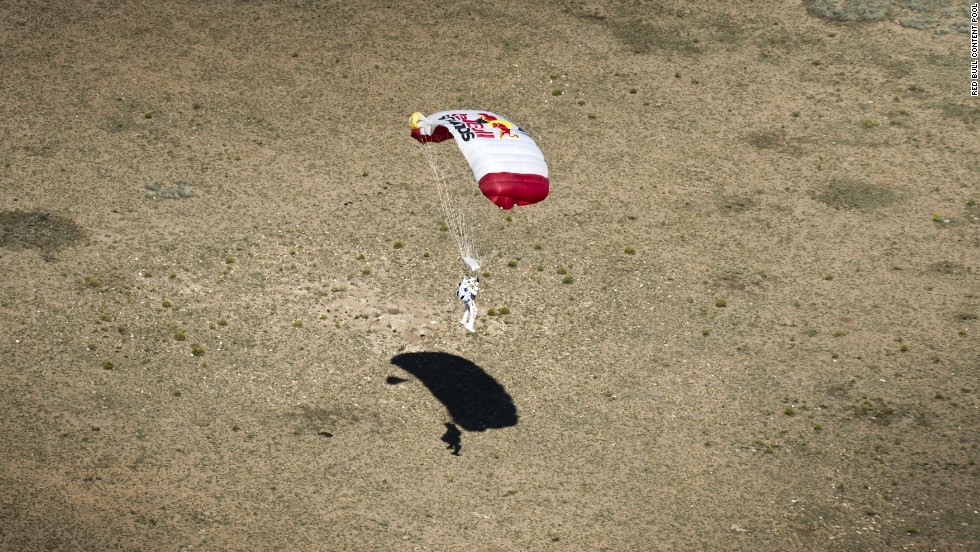 Baumgartner safely lands in southeastern New Mexico on Sunday.