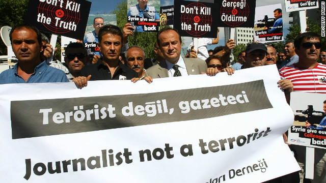 Turkish journalists protest by the Syrian Embassy in Ankara on August 31, to demand the release of two Turkish reporters.