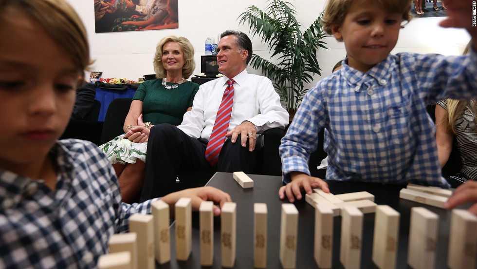 Romney and his wife, Ann, try to relax backstage with members of their family before the start of Monday&#39;s debate.