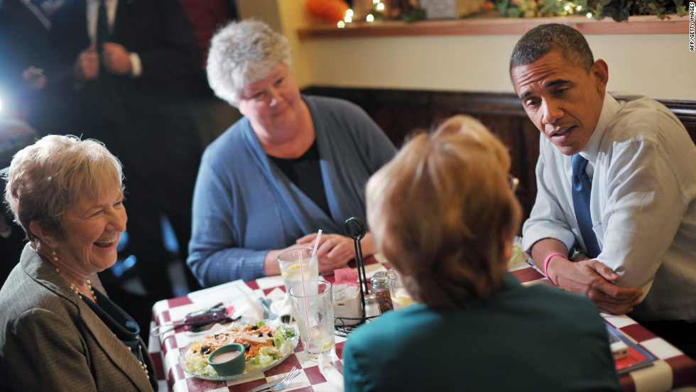 The president speaks with residents during a lunch with a group of Obama for America volunteers at an unanounced stop at Antonella&#39;s Pizzeria in Davenport, Iowa, on Wednesday.