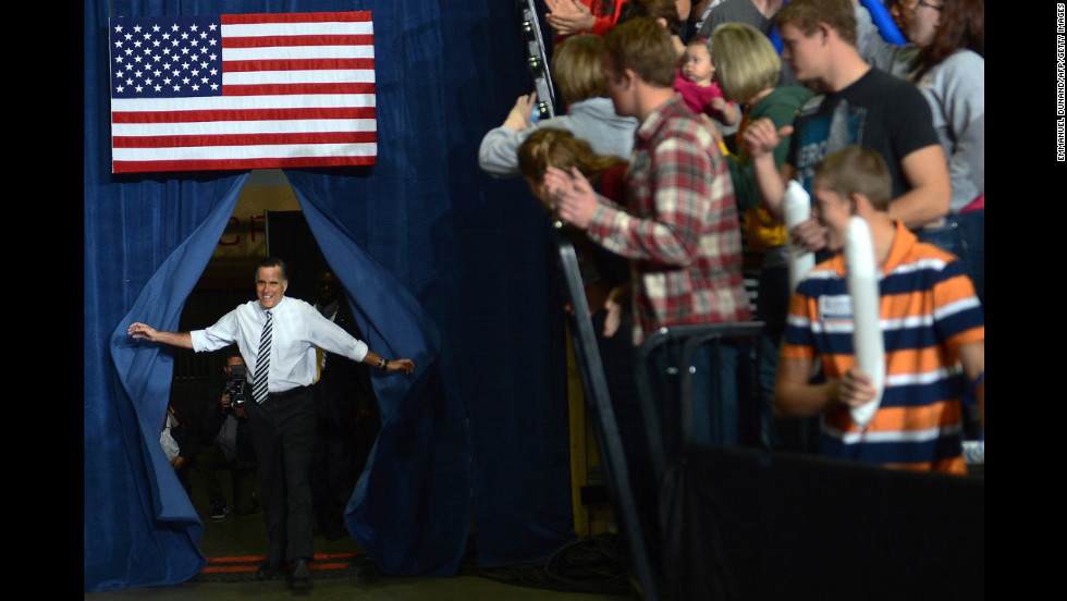 Romney arrives at Sunday&#39;s rally in Des Moines.