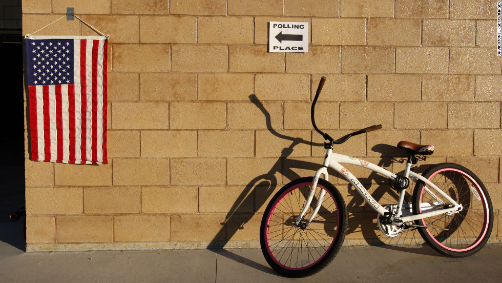 A voter&#39;s bicycle leaned against a wall at a lifeguard station, home to a polling place in Hermosa Beach, California. 