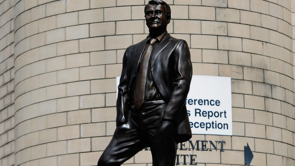 A number of other English clubs have commissioned artworks to remember former managers, notably Bobby Robson, who managed a number of clubs including Ipswich Town, Barcelona and Newcastle United as well as England. This statue of Robson is outside Newcastle United&#39;s St James&#39; Park.
