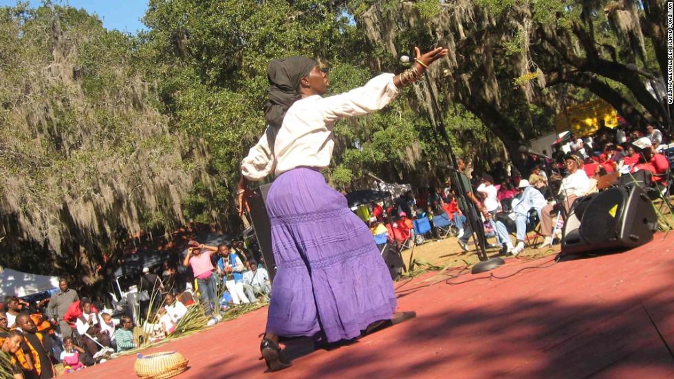 The Gullah/Geechee are descendants of West African slaves brought to America to work in rice and cotton fields. Thanks to their relative isolation and strong community life, they&#39;ve preserved their African cultural history.