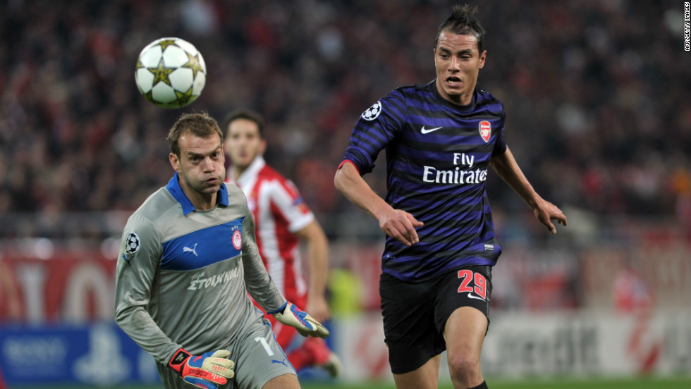Arsenal&#39;s Marouane Chamakh endured a disappointing night as the Gunners were beaten 2-1 by Olympiakos in Greece. Tomas Rosicky&#39;s effort had given Arsenal the lead but strikes from Giannis Maniatis and Kostas Mitroglou gave the Greek side victory.