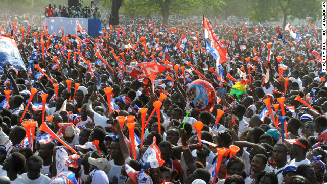 Thousands converged on Ghana&#39;s capital as the country&#39;s two main political parties held final rallies ahead of Friday&#39;s election.