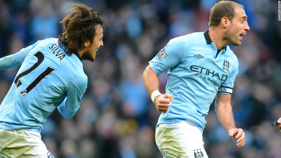 Pablo Zabaleta, right, fired an equalizer in the 86th minute to give second-placed City hope of extending a 21-game unbeaten league run that went back to last season&#39;s title-winning climax.