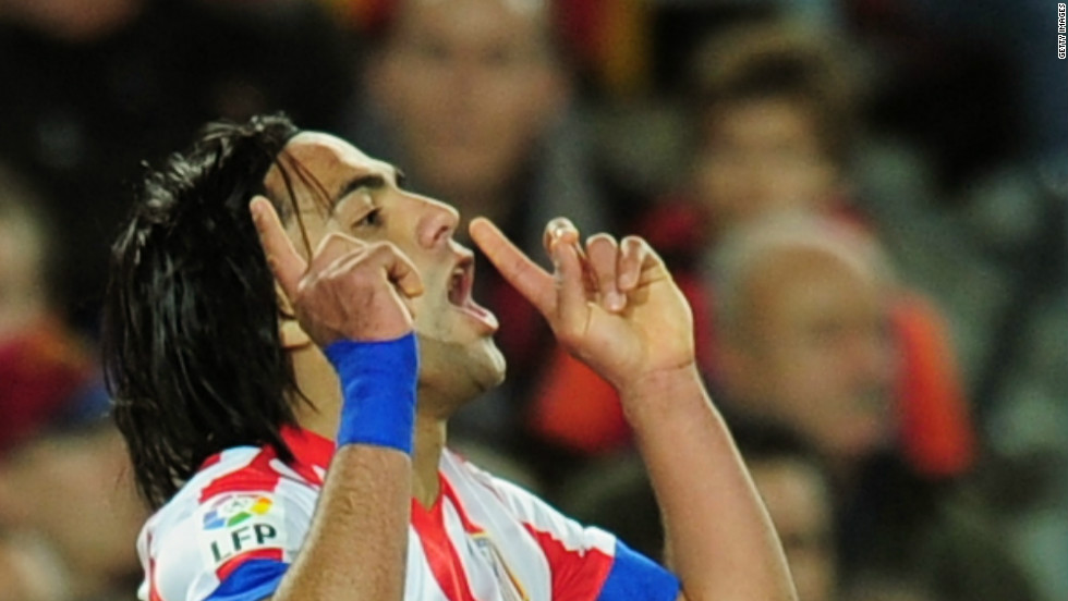 After hitting the woodwork early on and firing an effort wide of the post, Falcao finally put Atletico ahead on 30 minutes. The in-form striker nipped in between Barcelona&#39;s central defenders before lifting the ball over the goalkeeper to make it 1-0.