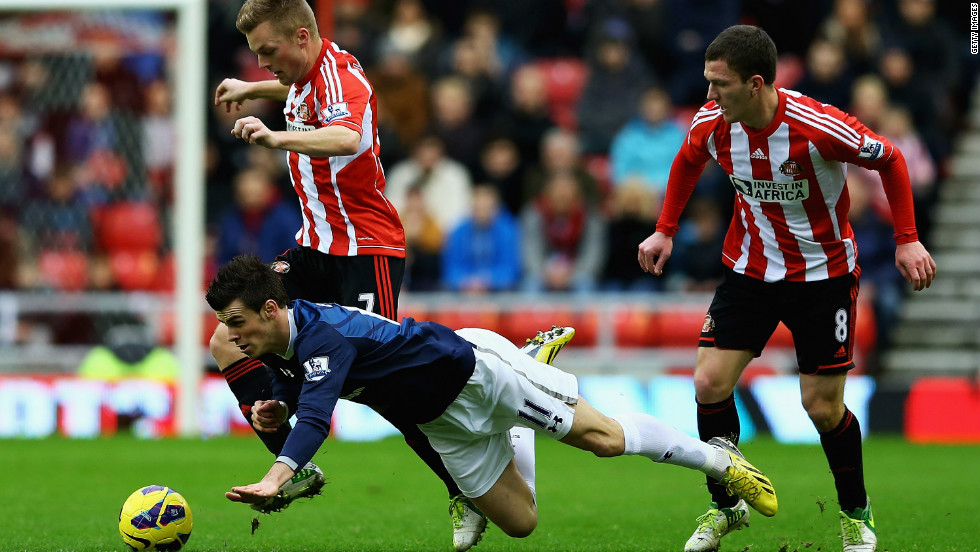 Tottenham went third with a 2-1 win at Sunderland but the victory was marred by Gareth Bale&#39;s third booking this season for alleged diving -- the Wales winger will now be suspended for the next match against Reading. 
